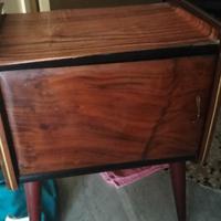 Coppia di comodini antichi