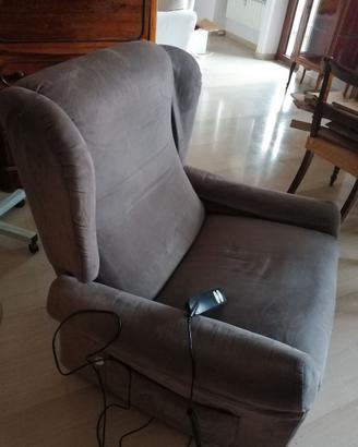Poltrona elettrica reclinabile, semi nuova