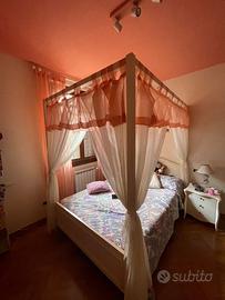 Letto alla francese a baldacchino