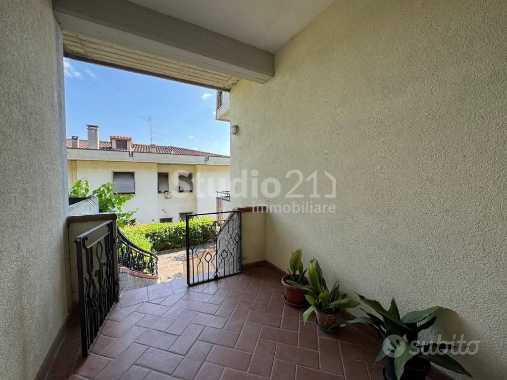 Appartamento di 120 m² con 5 locali e box auto a L - Vista 2