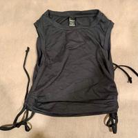 Canotta crop nera con coulisse regolabili