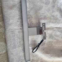 Lampada da bagno sopra specchio