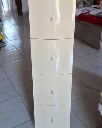 Cassettiera Vajer Ikea con 4 cassetti