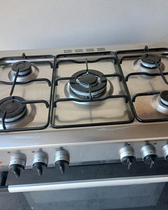 cucina e forno a gas 5 fuochi 