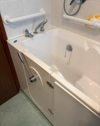 Vasca da bagno per anziani o disabili