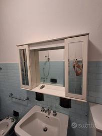 Specchio e armadietto bagno