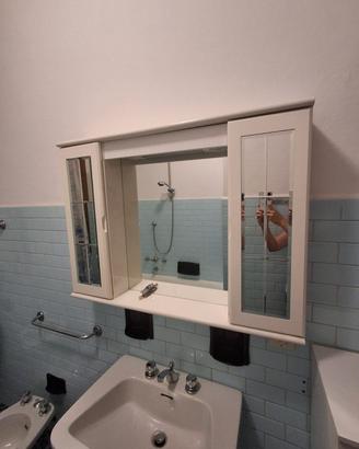 Specchio e armadietto bagno
