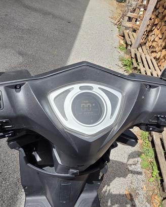 Scooter Elettrico (2022) – 2 Posti – Soli 596 km