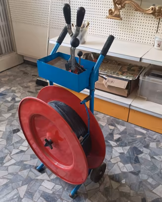 Carrello porta reggia in metallo con ruote,
