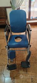Sedia comoda per disabili a rotelle