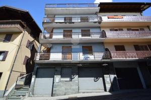 Palazzo / Stabile di 430 m² con più di 5 locali a 