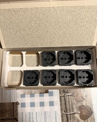 Bticino living international L4140/16 “ 7 schuko”