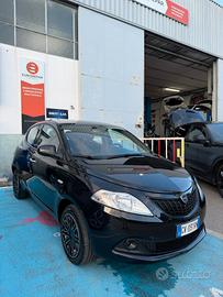 Lancia Ypsilon 1.0 FireFly 5 porte S&S Hybrid Plat
