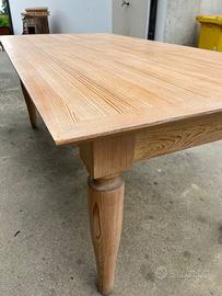 Tavolo in larice