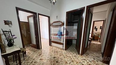 Appartamento di 230 m² con 5 locali e box auto a A