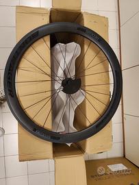 Bontrager Aeolux Comp 5 carbon anteriore