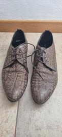 scarpe allacciate marroni