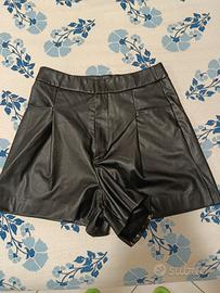 Pantaloncini nere in pelle