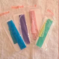 Segnalibro colorati con nappina