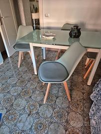 TAVOLO IN VETRO ELEGANTE CON 4 SEDIE ELEGANTE 