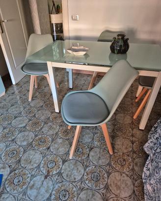 TAVOLO IN VETRO ELEGANTE CON 4 SEDIE ELEGANTE 