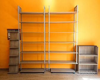 Scaffalature in legno con montanti in metallo