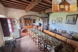 Rustico / Casale di 380 m² con più di 5 locali e b