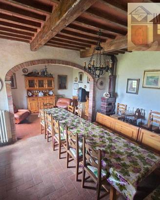 Rustico / Casale di 380 m² con più di 5 locali e b