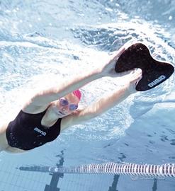 ‘Arena ‘pullkick pro , accessorio per nuoto.