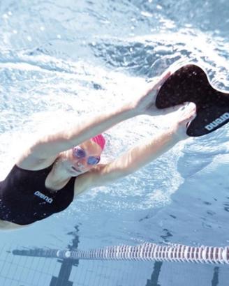‘Arena ‘pullkick pro , accessorio per nuoto.