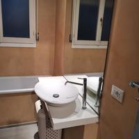 Sanitari, ciotola ovale e box doccia