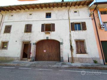 Casa indipendente di 191 m² con più di 5 locali a 