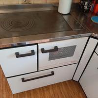 cucina con forno a legna Rizzoli