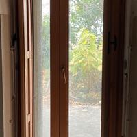 Finestre, portoncino, porte e termosifoni