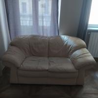 divano vera pelle 2 posti color beige comodissimo