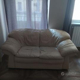 divano vera pelle 2 posti color beige comodissimo