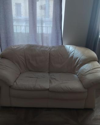 divano vera pelle 2 posti color beige comodissimo