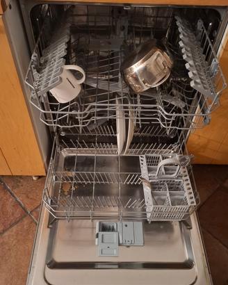 Lavastoviglie  Indesit