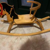 Cavallo dondolo in legno