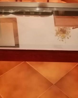 Tavolino in legno con piano di vetro