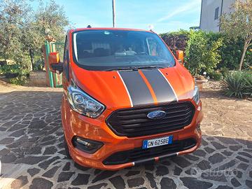 Ford Tourneo Custom con gancio traino