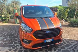 Ford Tourneo Custom con gancio traino