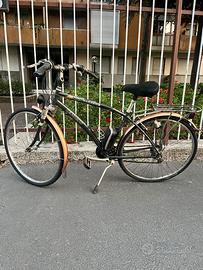 Bici 28 uomo donna con portapacchi luci campanello