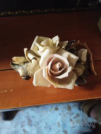 composizione capodimonte in porcellana  di  rose  