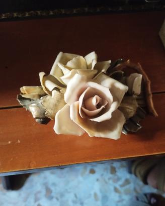 composizione capodimonte in porcellana  di  rose  