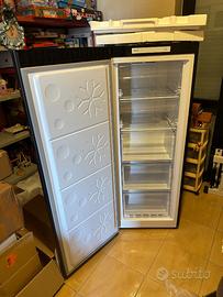 Congelatore verticale No Frost 166L