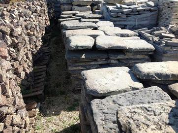 Basole antiche in pietra vulcanica