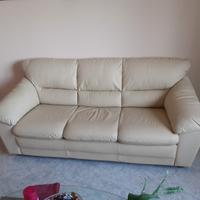 Divano in pelle.
