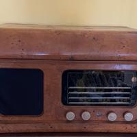 Radio d’ epoca con giradischi