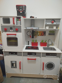 Cucina giocattolo in legno